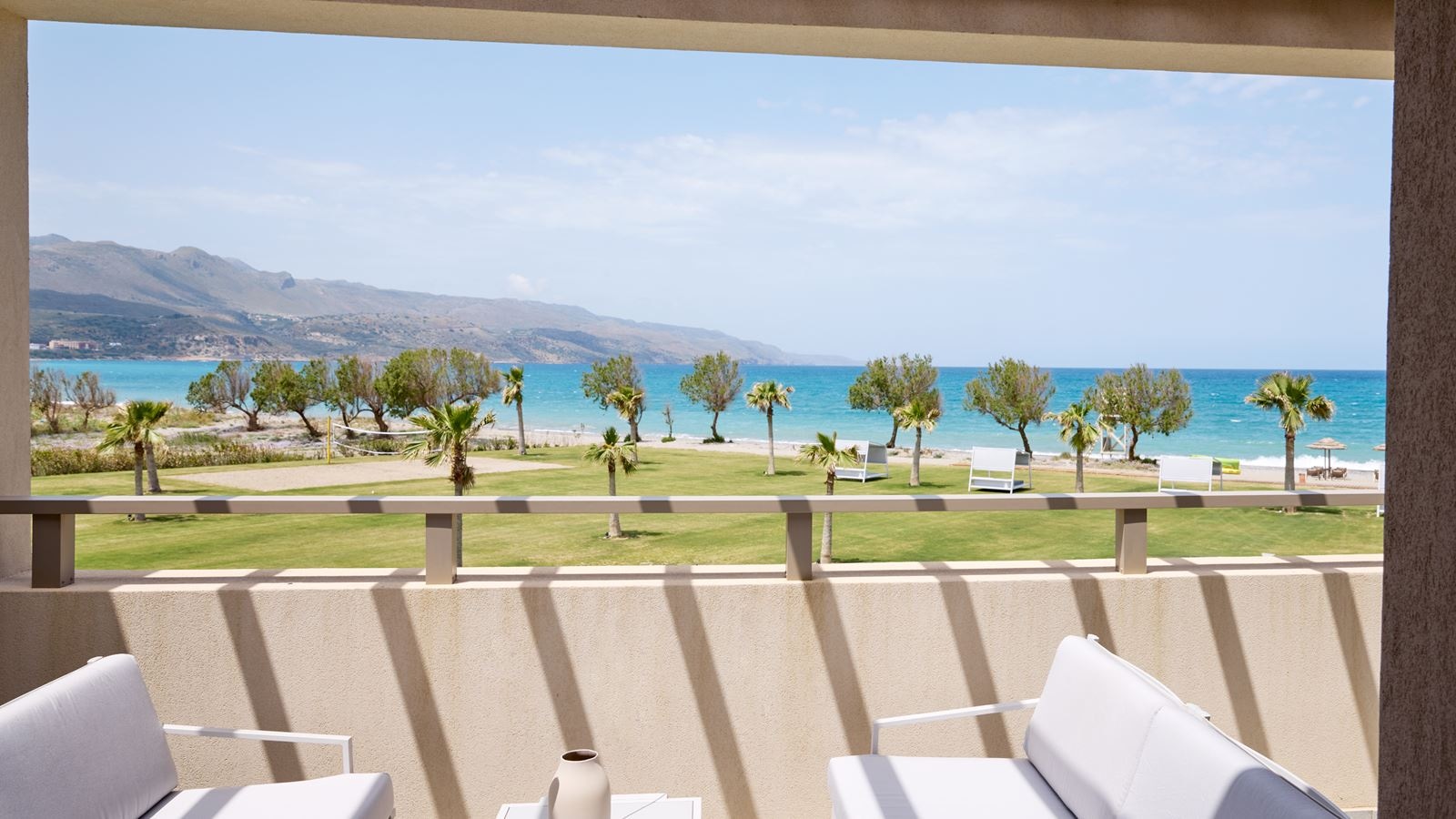 rooms-family-suite-side-sea-view