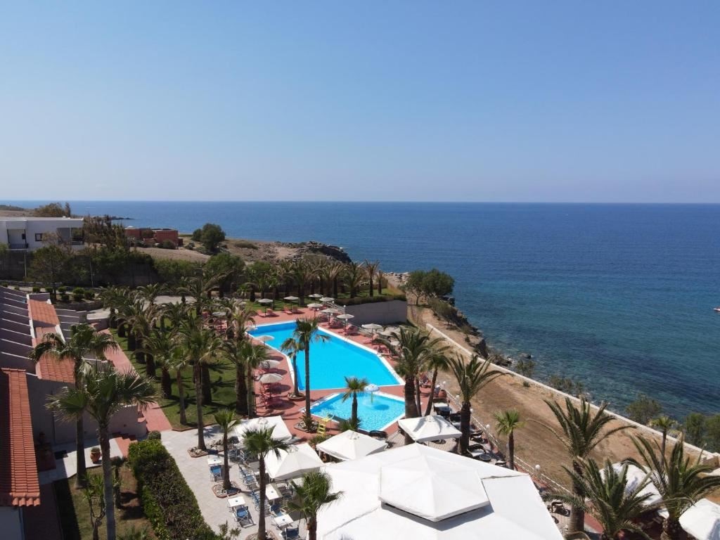 rooms-deluxe-room-with-balcony-and-sea-view