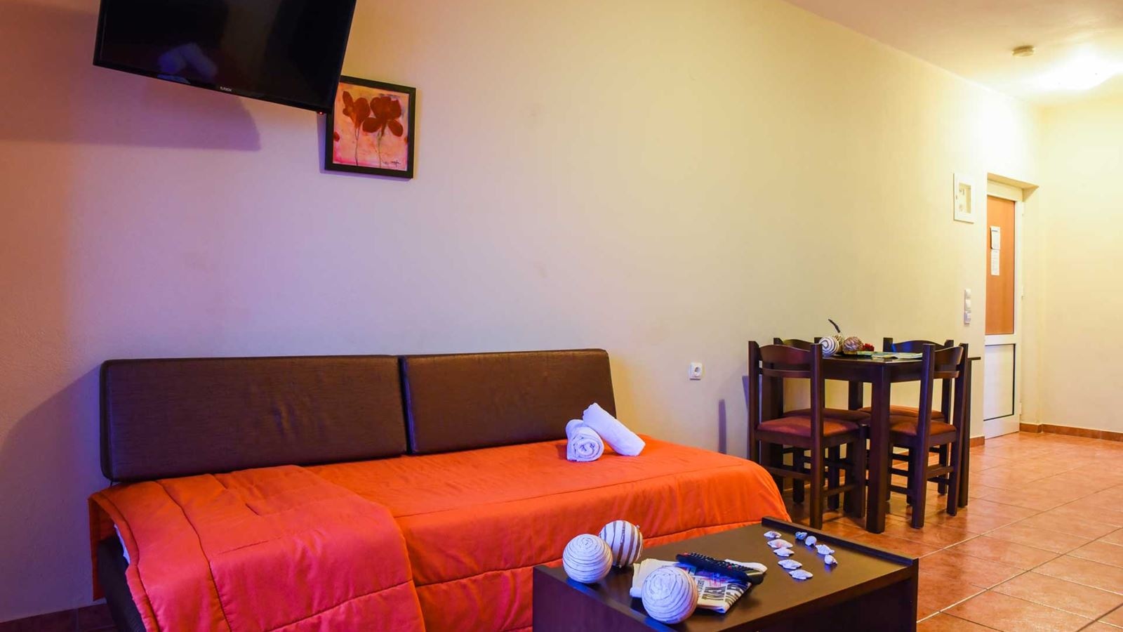 rooms-2-bedrooms-apartment-garden-view