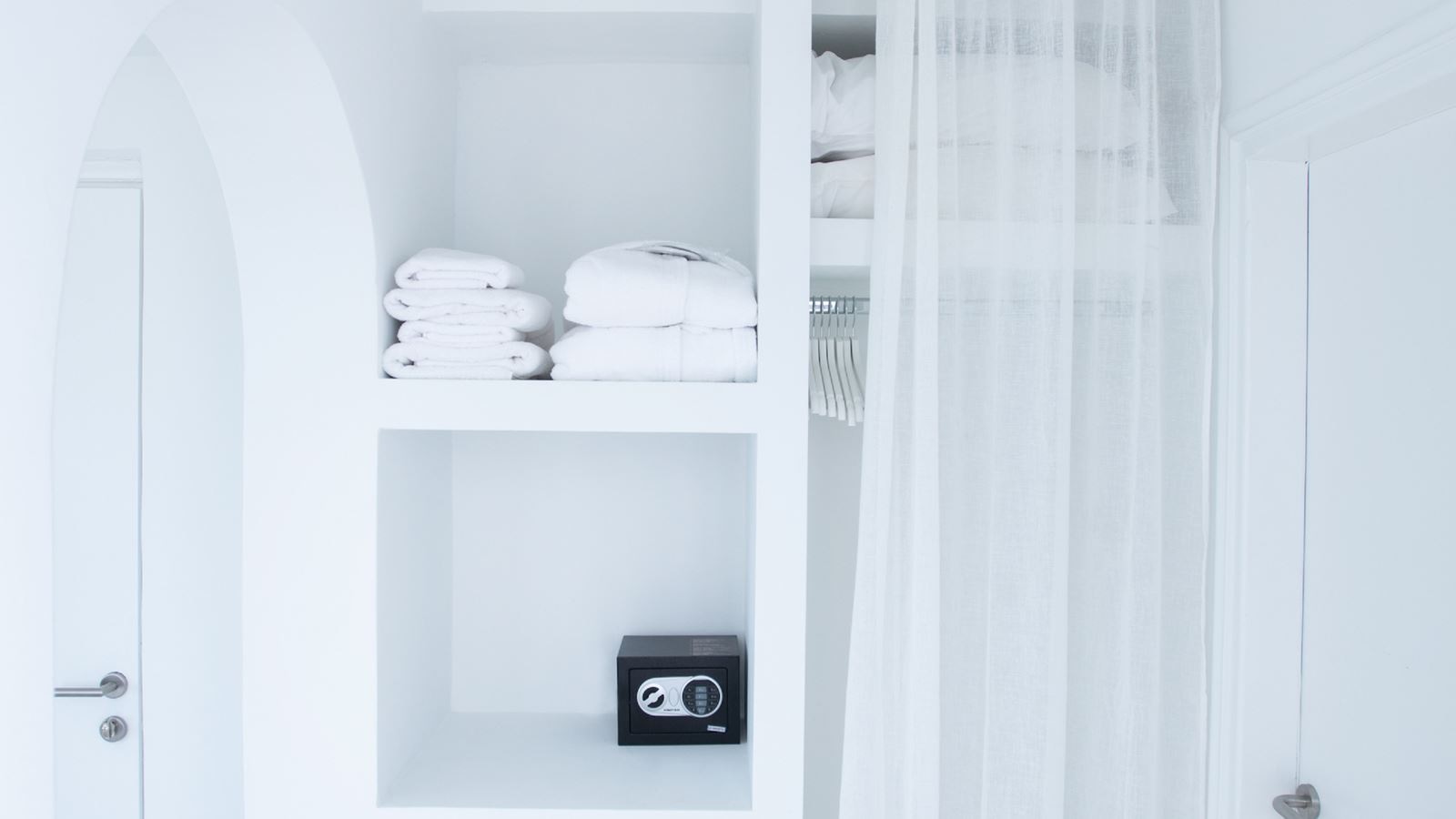 rooms-junior-suite-side-sea-view