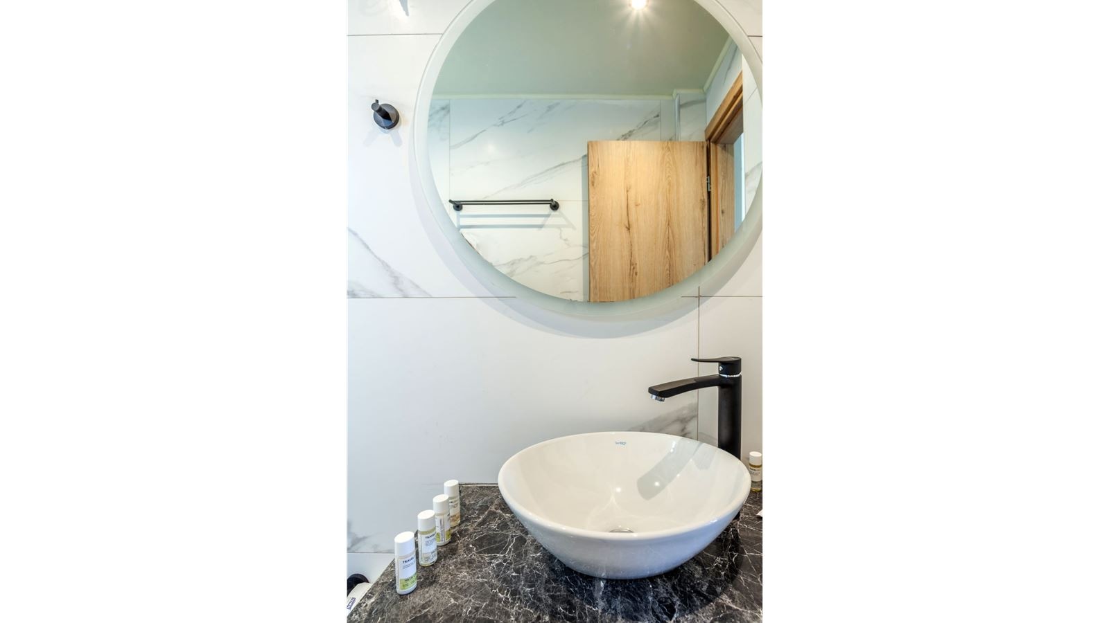 rooms-executive-open-air-jacuzzi-balcony