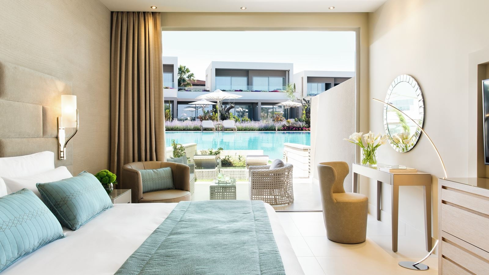 rooms-double-room-private-garden-pool-view