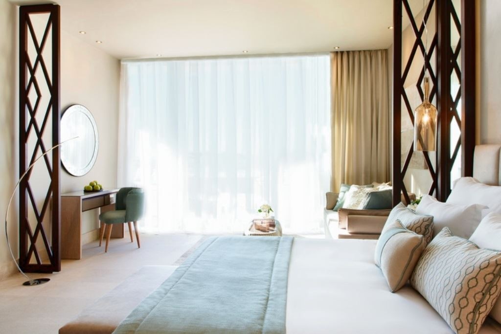 rooms-one-bedroom-suite-grand-balcony-pool-view