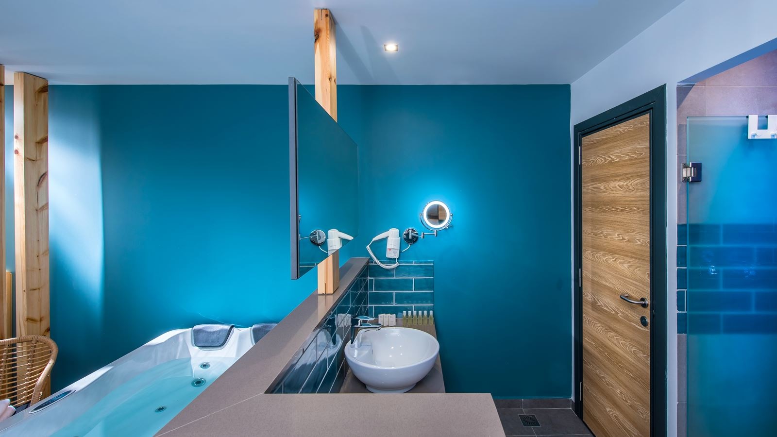 rooms-room-superior-with-indoor-jacuzzi