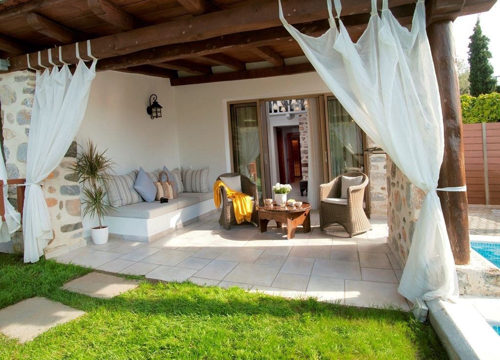 rooms-maisonette-private-pool