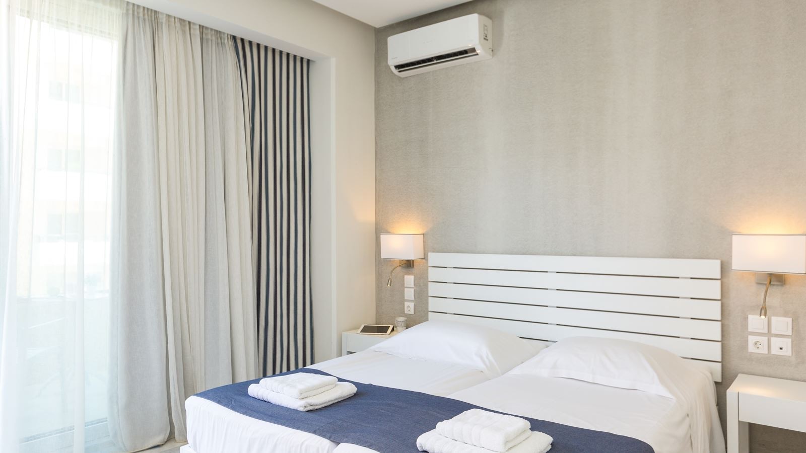 rooms-1-bedroom-apartment-side-sea-view