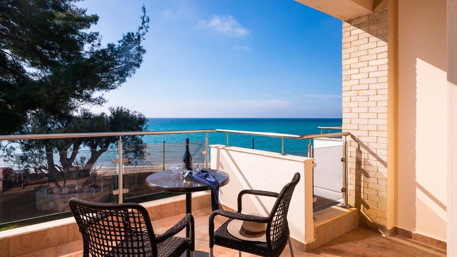 rooms-deluxe-junior-suite-garden-or-pool-view