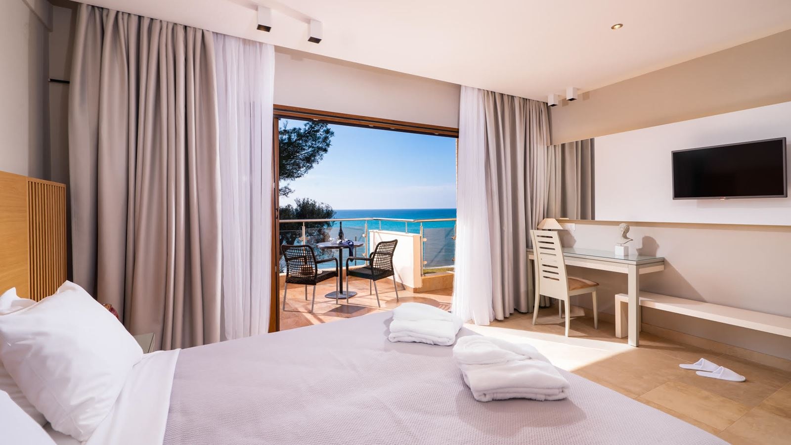 rooms-deluxe-junior-suite-garden-or-pool-view