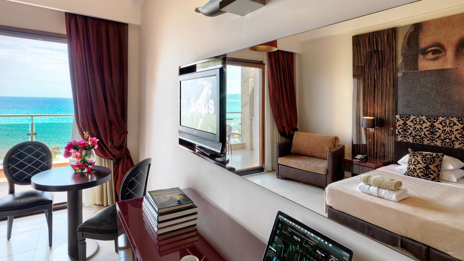 rooms-deluxe-room-side-sea-view