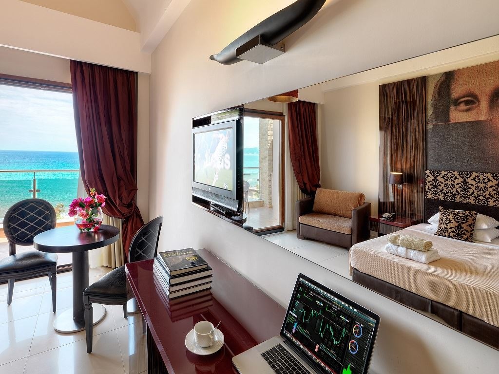 rooms-deluxe-room-side-sea-view