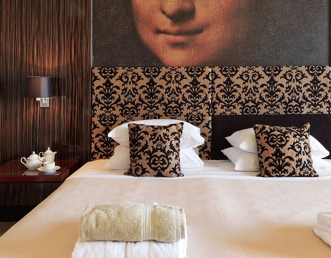 rooms-deluxe-room-side-sea-view