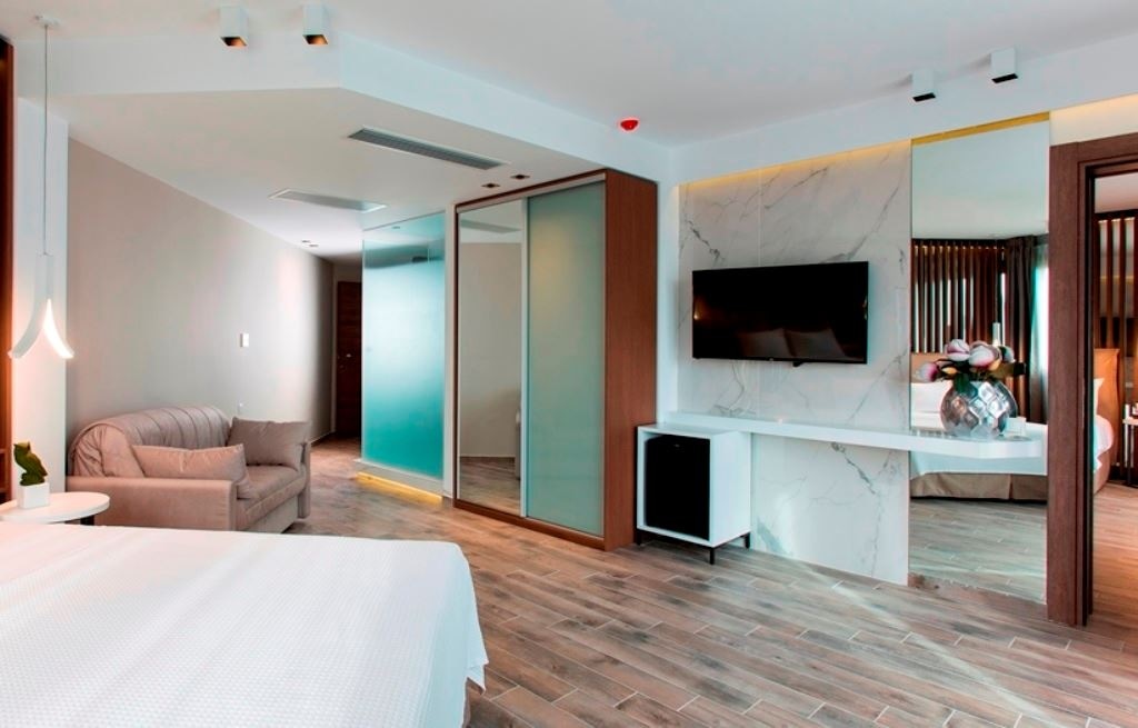 rooms-superior-room-gardenpool-view