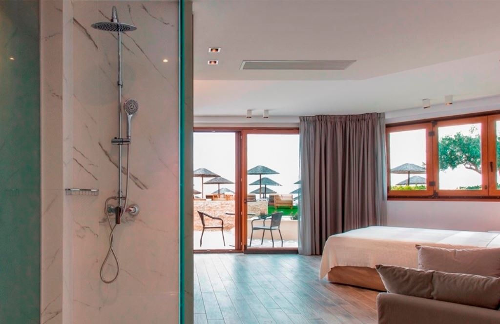 rooms-superior-room-gardenpool-view