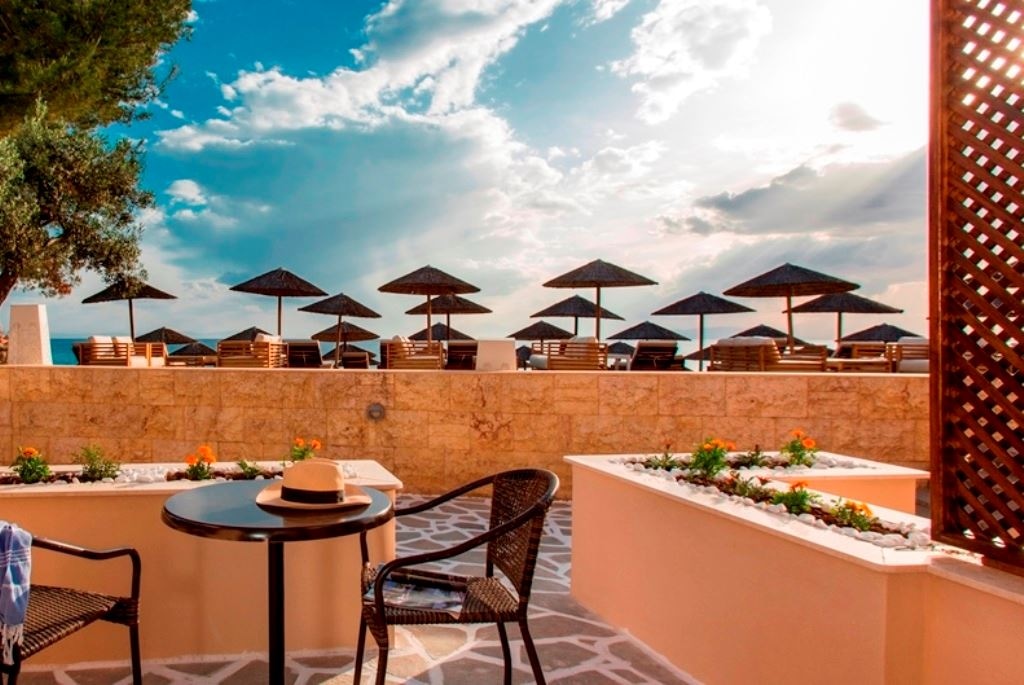 rooms-superior-room-gardenpool-view