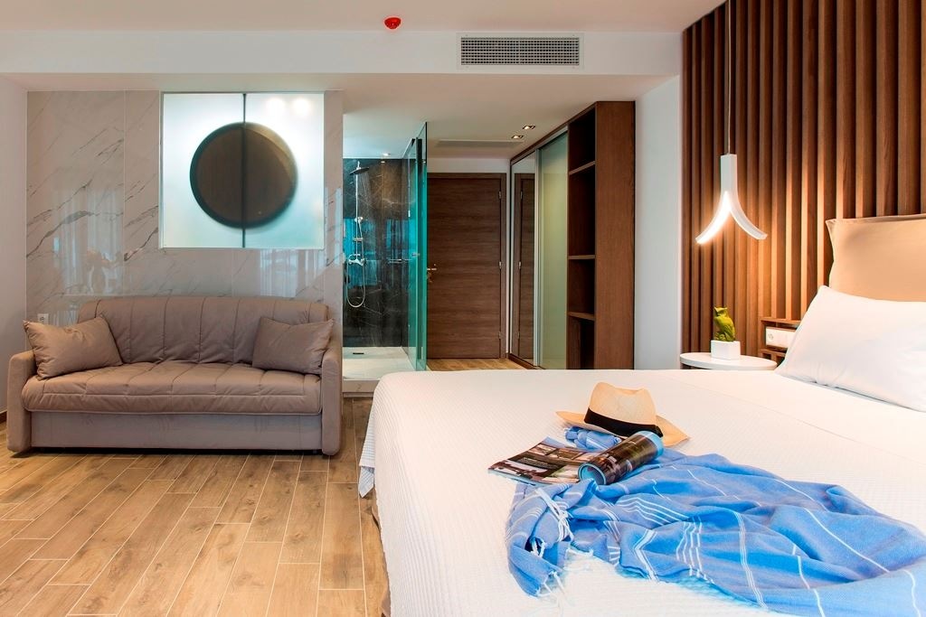 rooms-superior-room-gardenpool-view