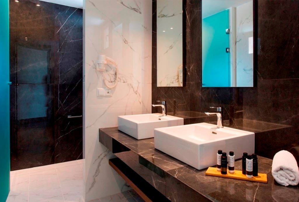 rooms-superior-room-gardenpool-view