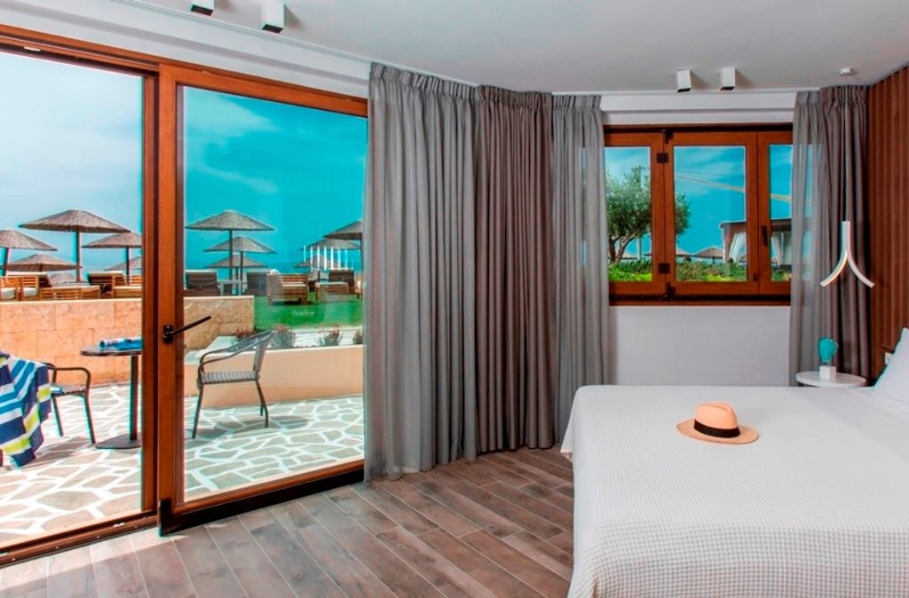 rooms-superior-room-gardenpool-view