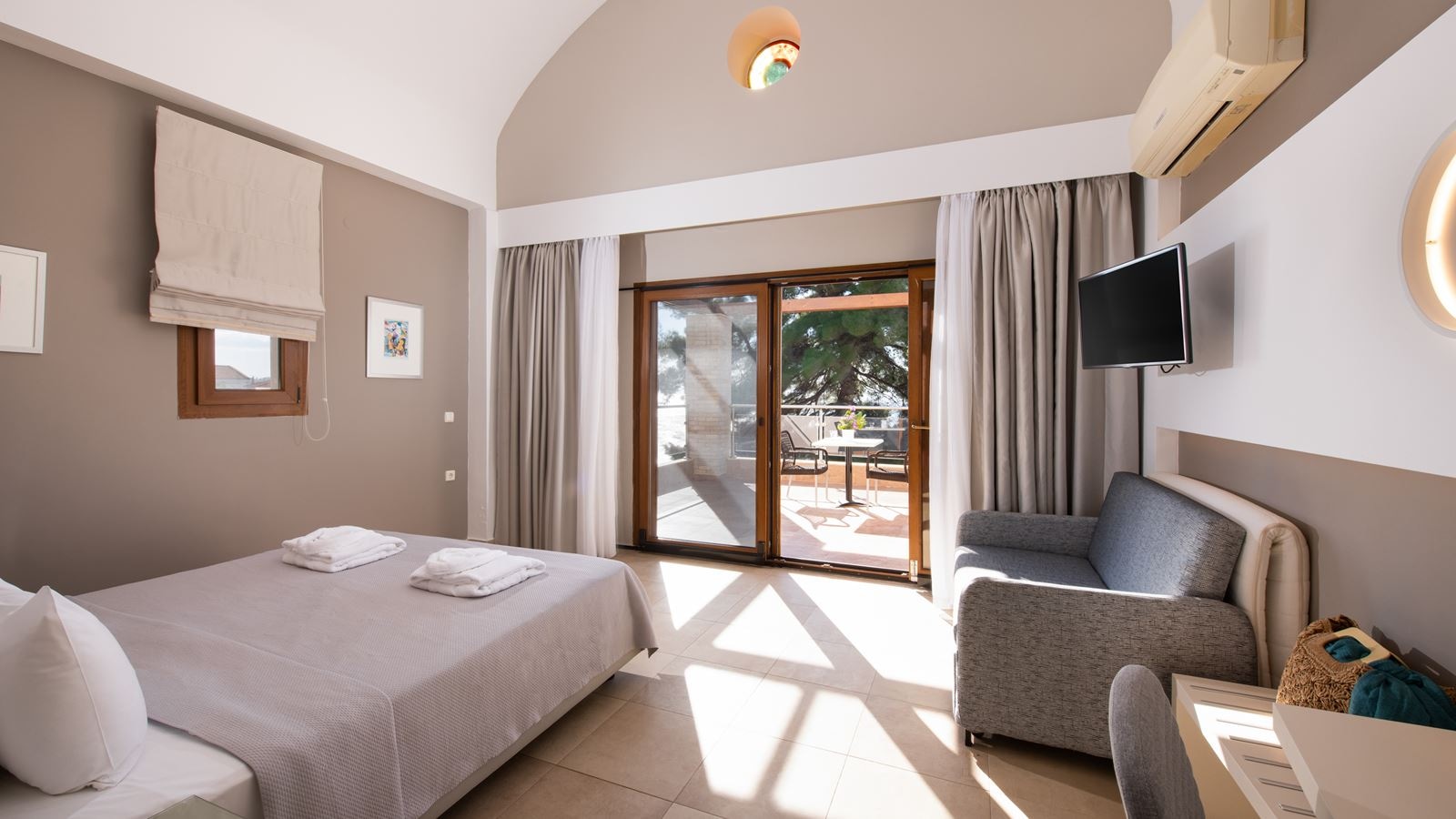 rooms-double-superior-room-side-sea-view