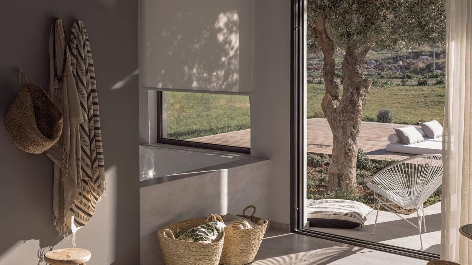 rooms-suites-with-private-pool