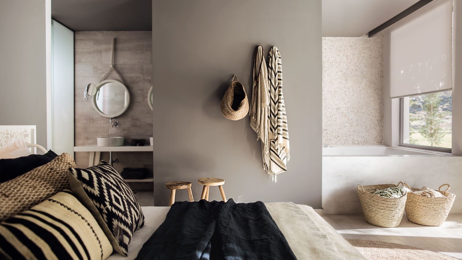 rooms-suites-with-private-pool