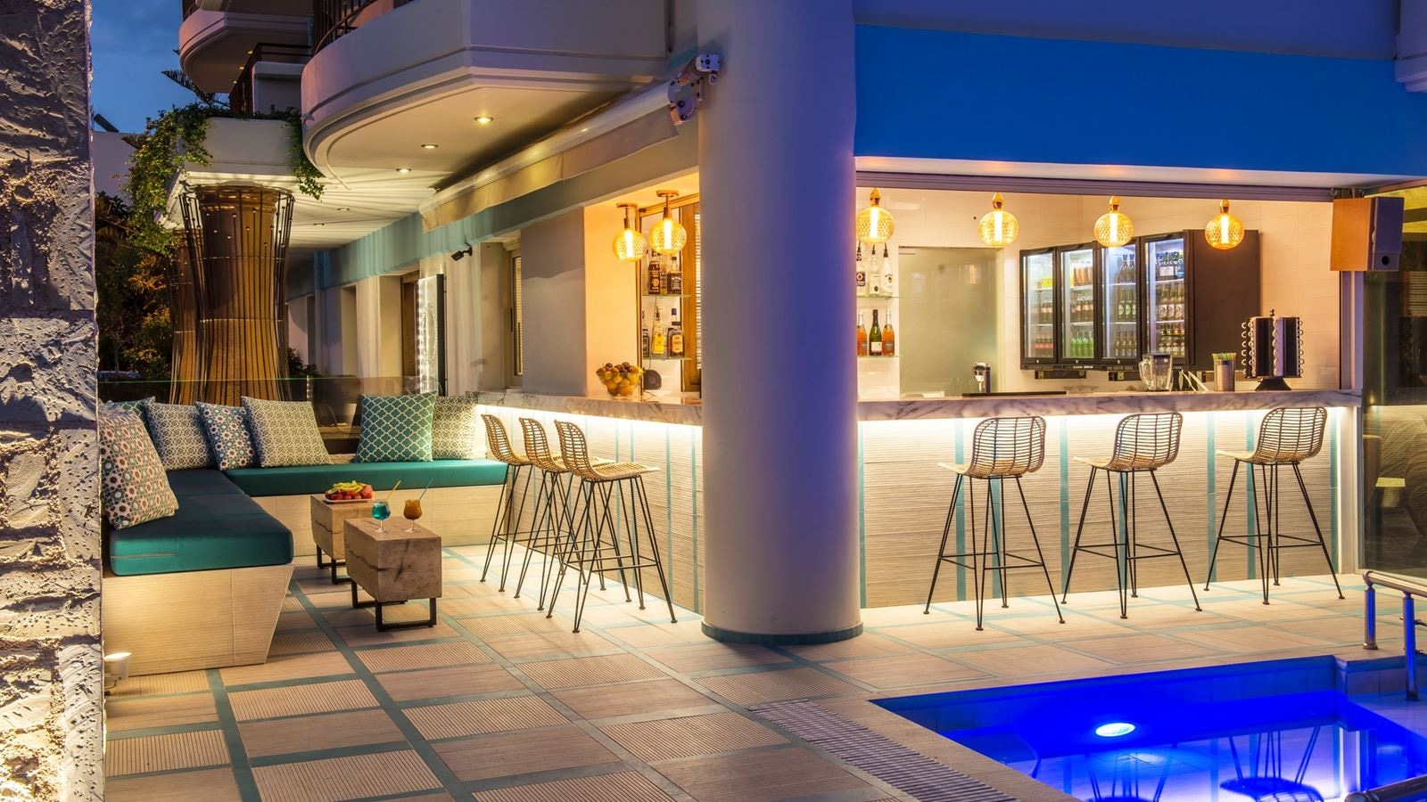 bars-anesis-pool-bar