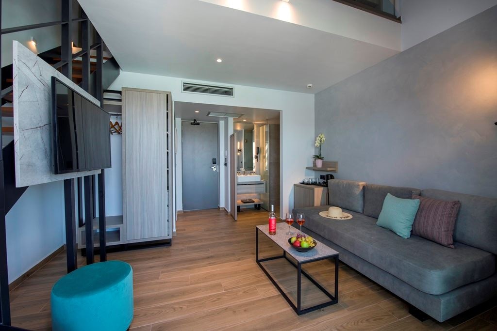 rooms-junior-suite-loft-garden-view-balcony