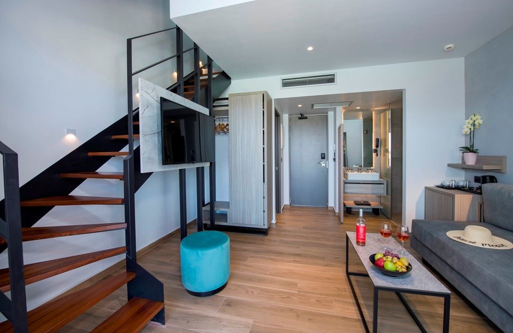 rooms-junior-suite-loft-garden-view-balcony