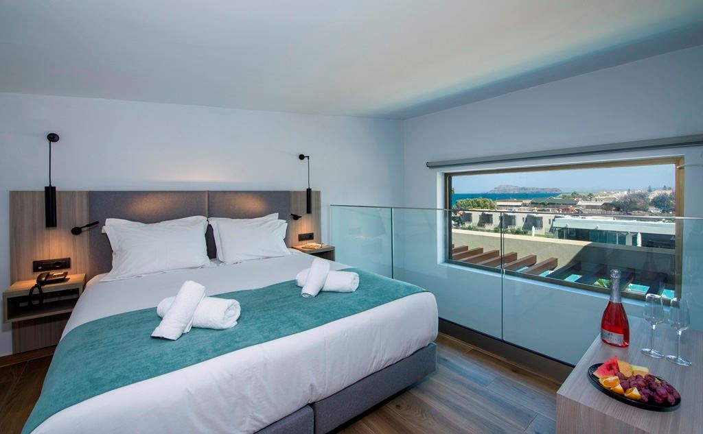 rooms-junior-suite-loft-garden-view-balcony