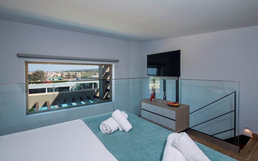 rooms-junior-suite-loft-garden-view-balcony