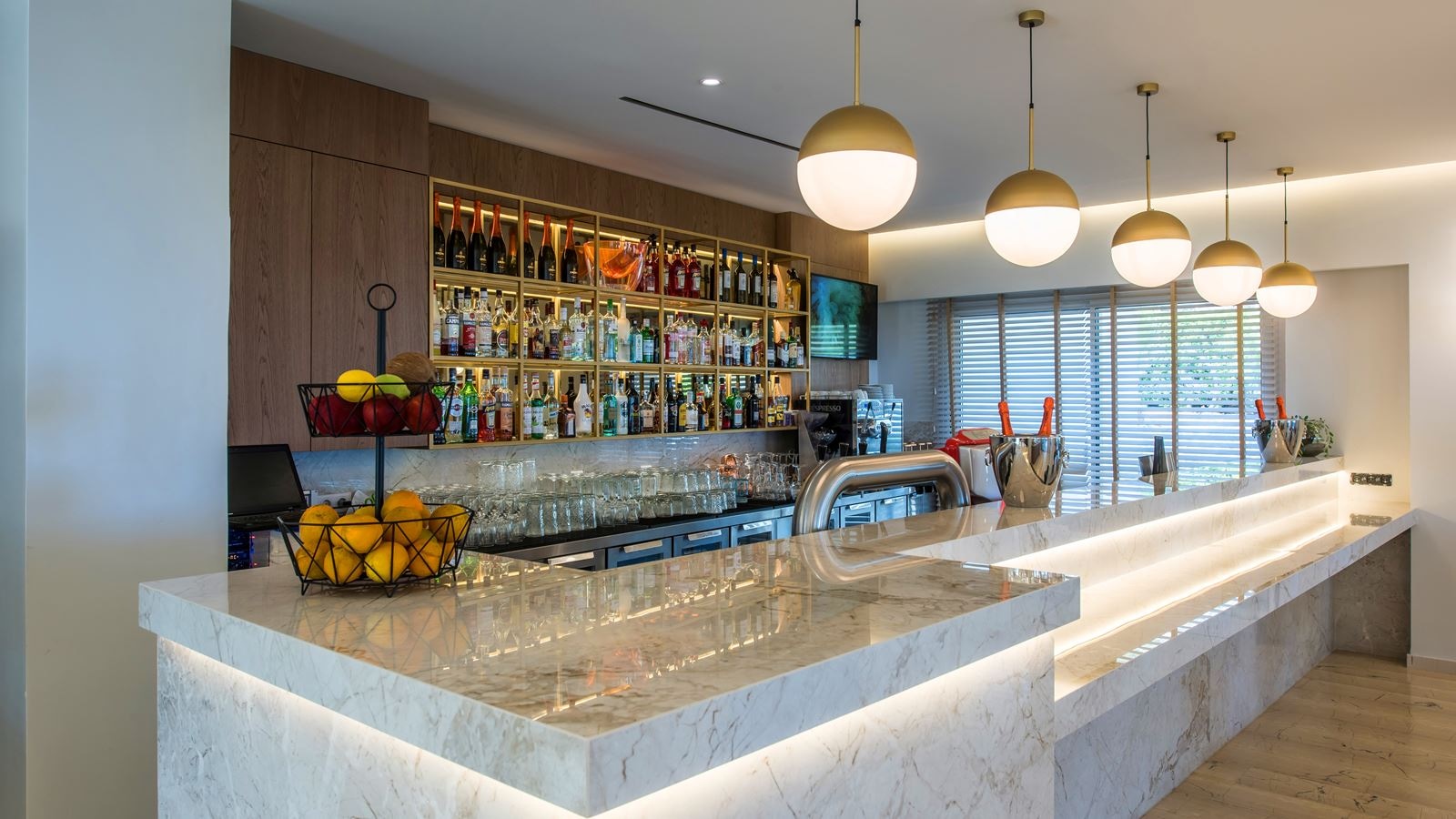 restaurants-main-restaurant-bar