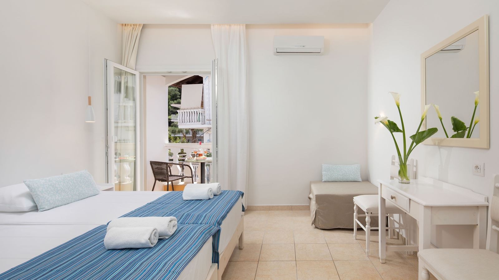 rooms-classic-twindouble-with-balcony