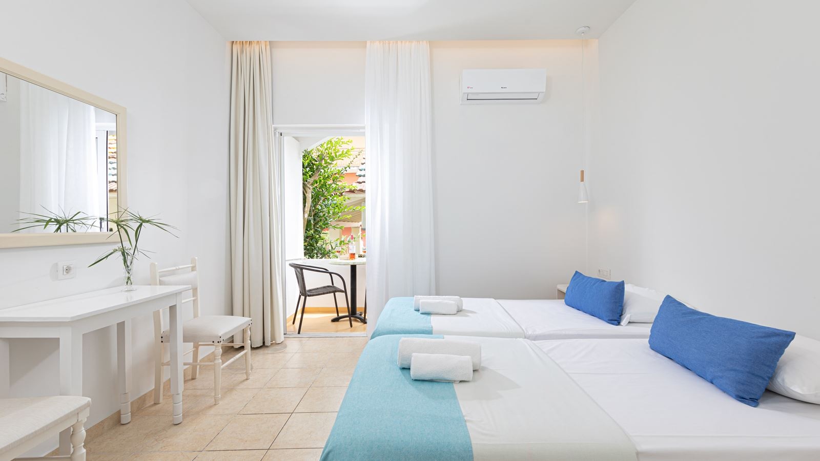 rooms-classic-twindouble-with-balcony