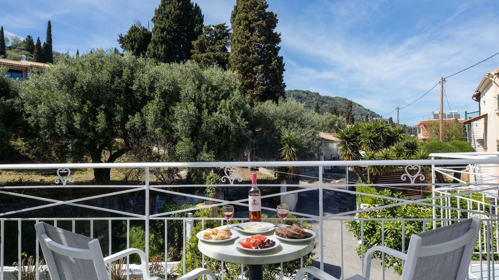 rooms-comfort-studio-with-balcony