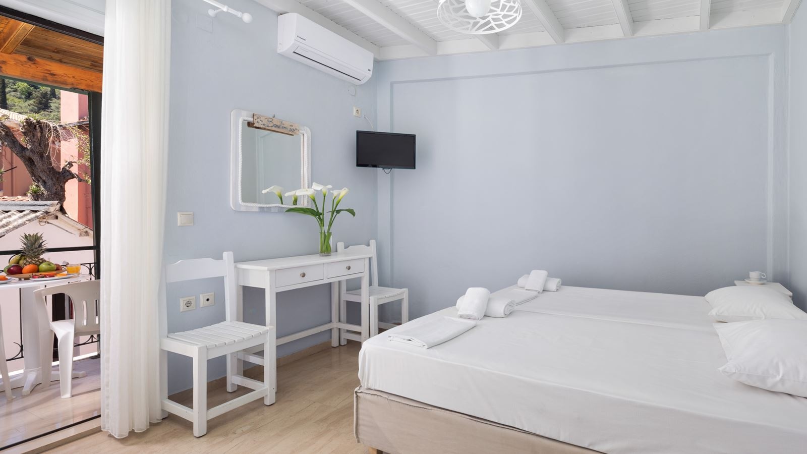 rooms-comfort-studio-with-balcony