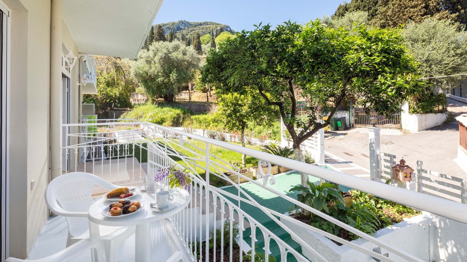 rooms-family-suite-with-balcony