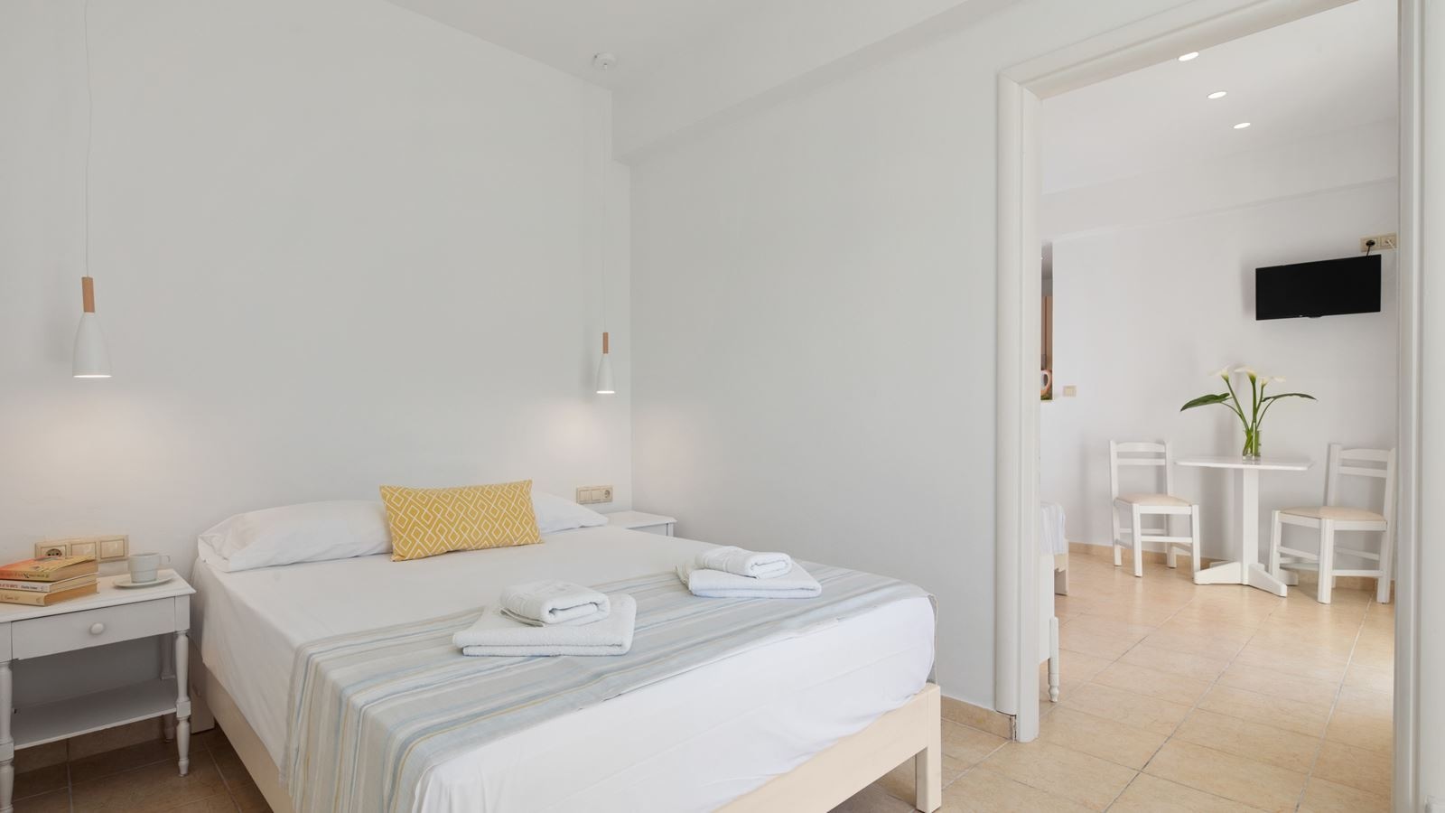 rooms-family-suite-with-balcony