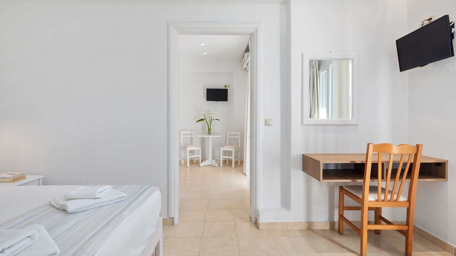 rooms-family-suite-with-balcony