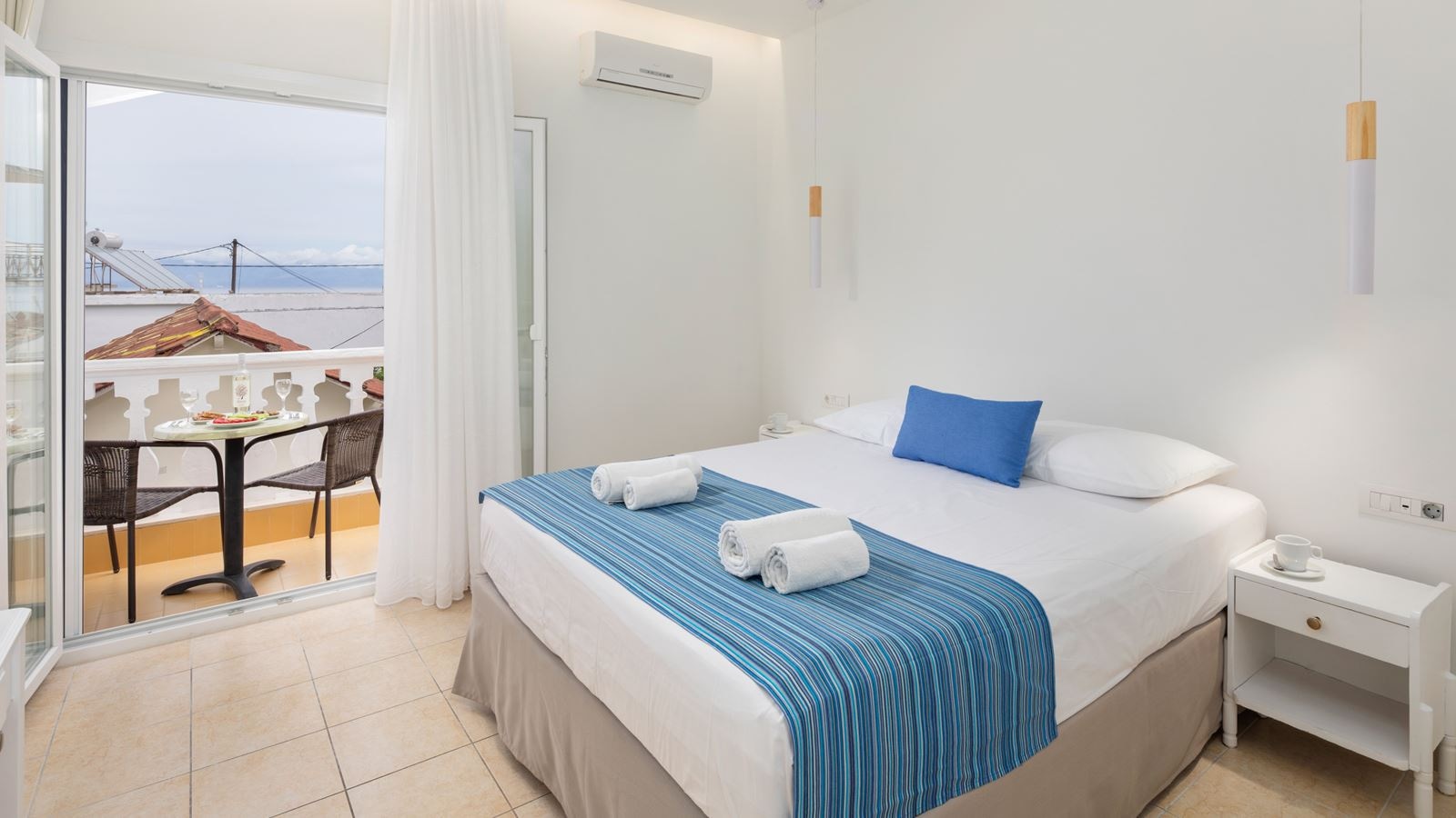 rooms-family-suite-with-balcony