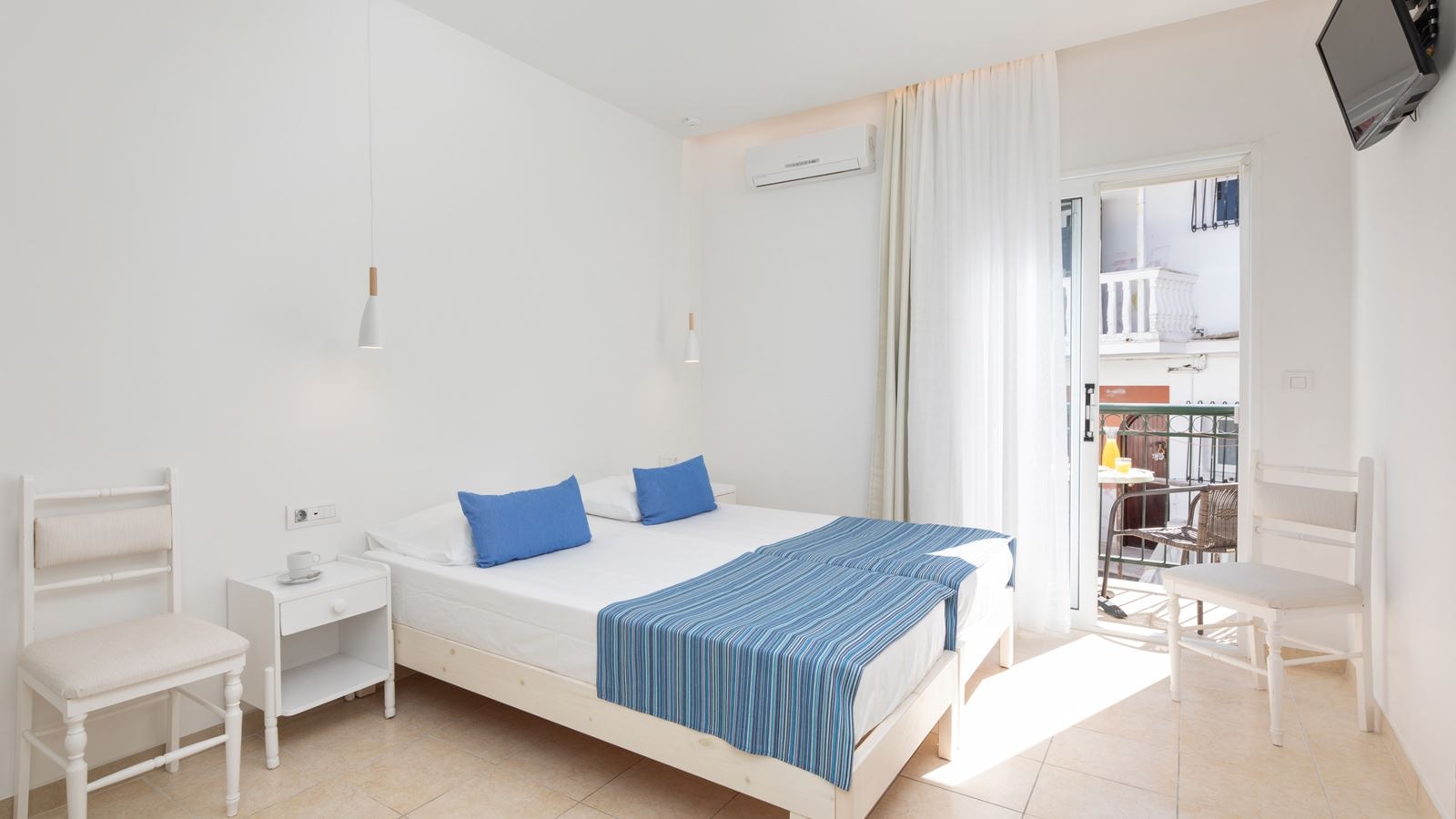 rooms-classic-twindouble-with-balcony