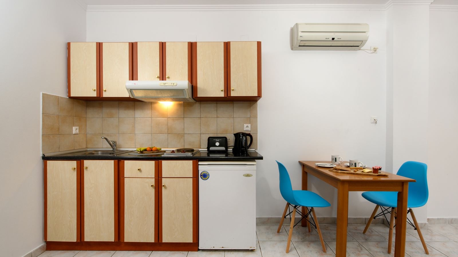 rooms-deluxe-studio-with-seaview-balcony