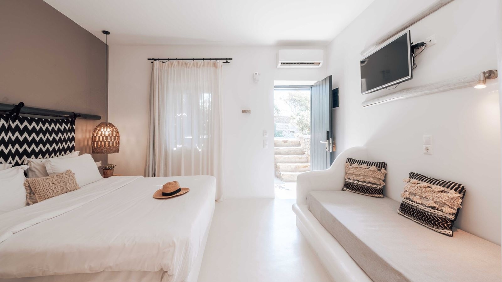 rooms-classic-double-surrounding-view