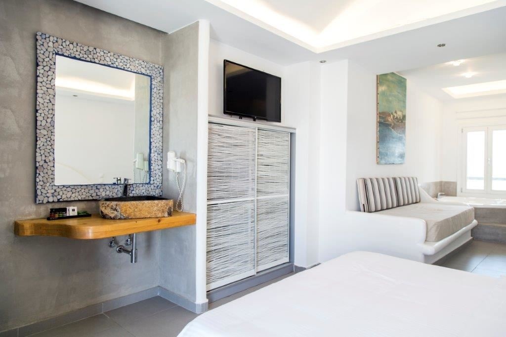 rooms-friends-and-family-room-3-guests