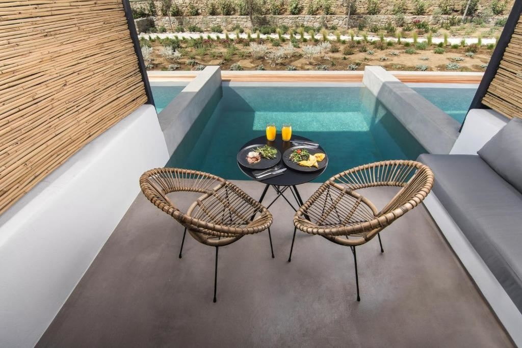 rooms-deluxe-room-with-private-pool