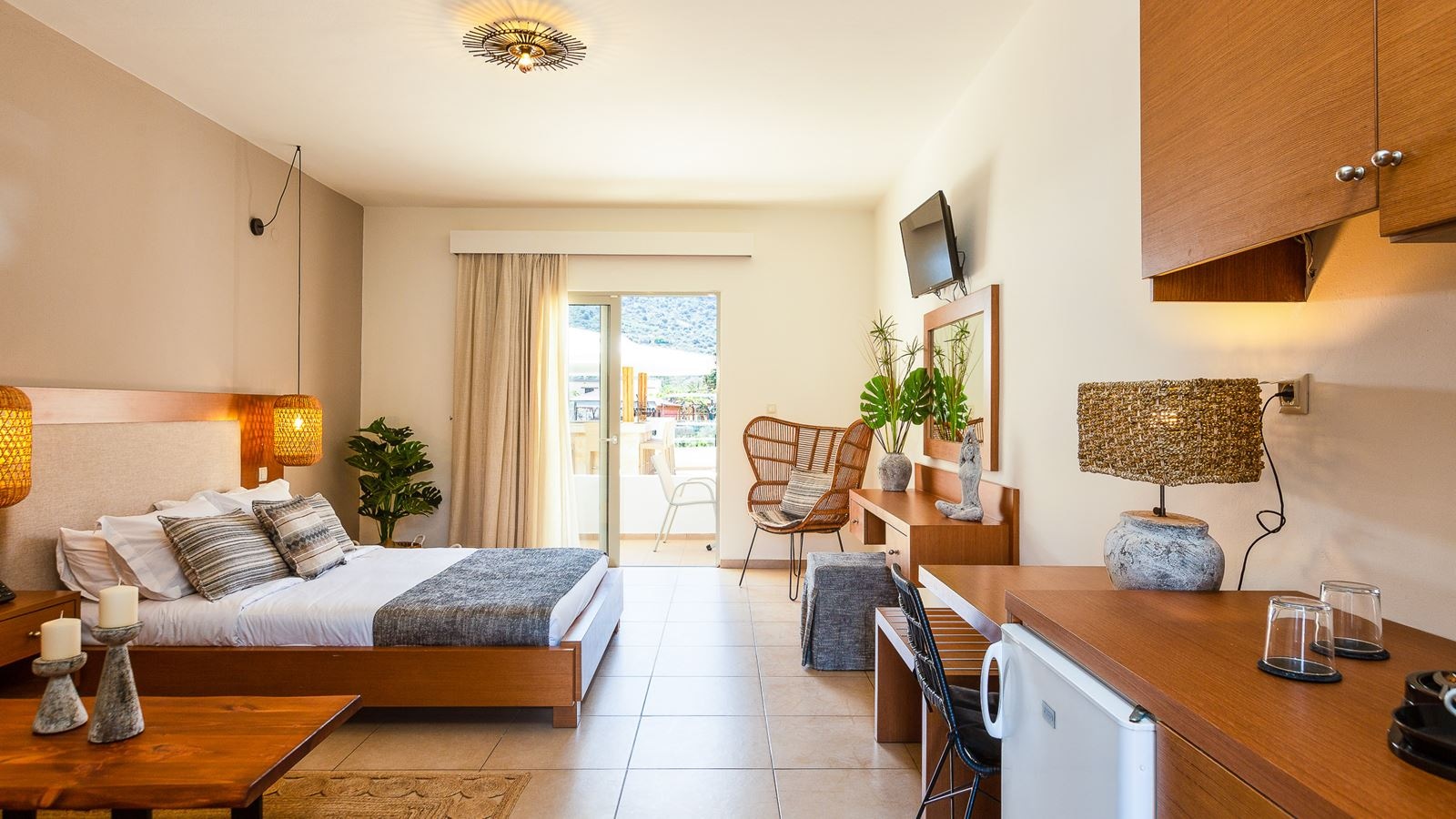 rooms-room-standard-mountainpoolview-balcony-or-terrace