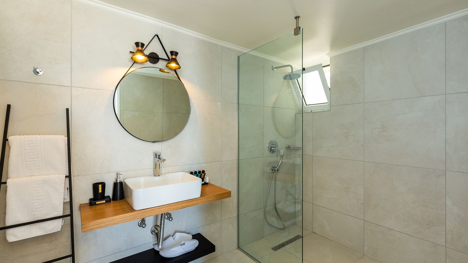 rooms-superior-sideseaview-balcony-or-terrace