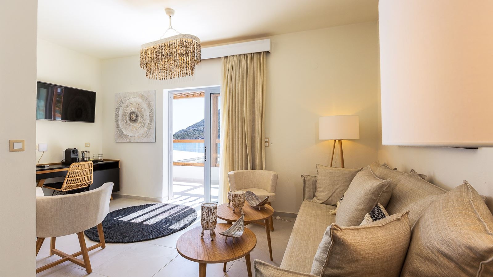 rooms-junior-suite-with-outdoor-jacuzzi