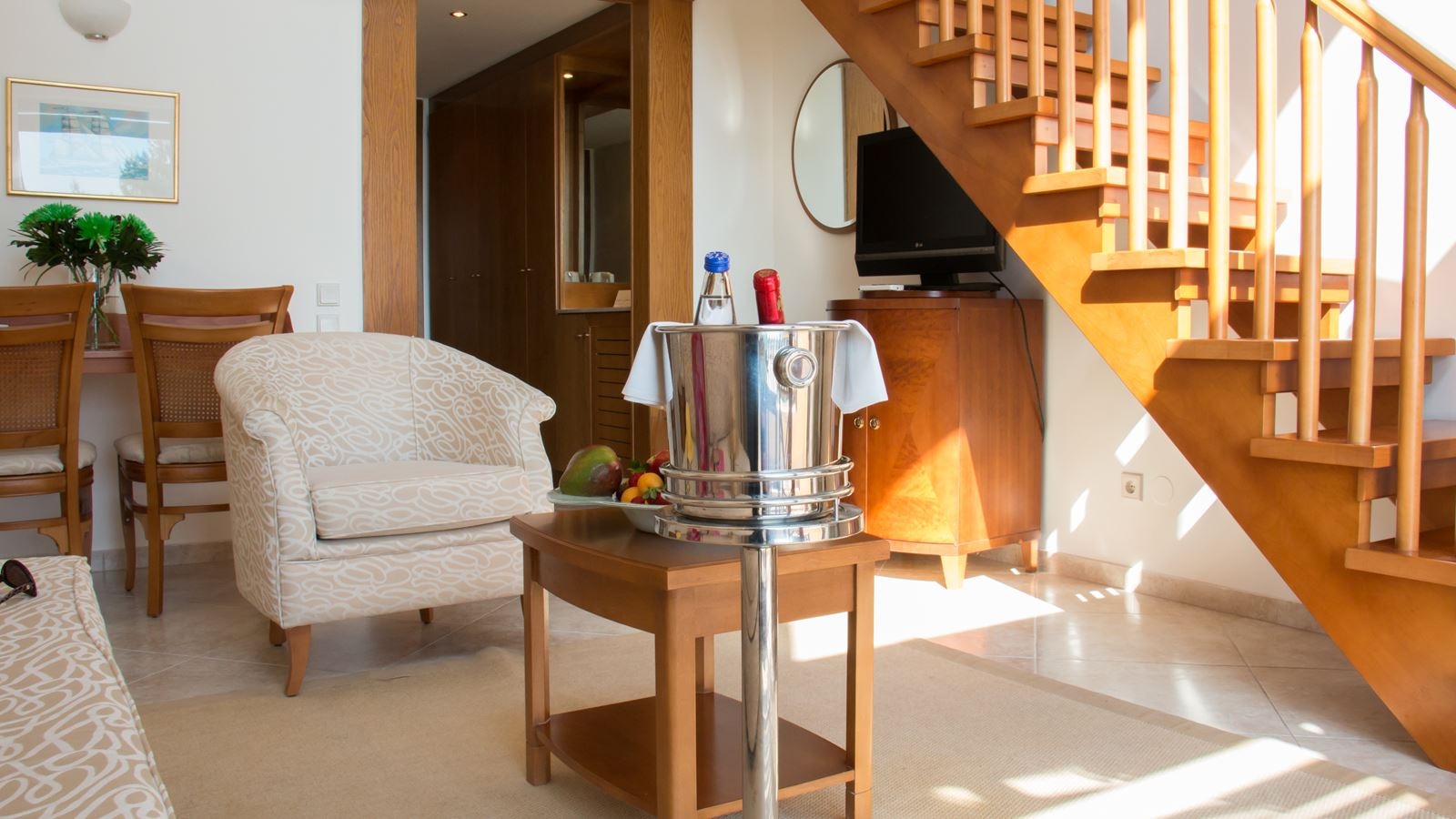 rooms-maisonette-pool-view