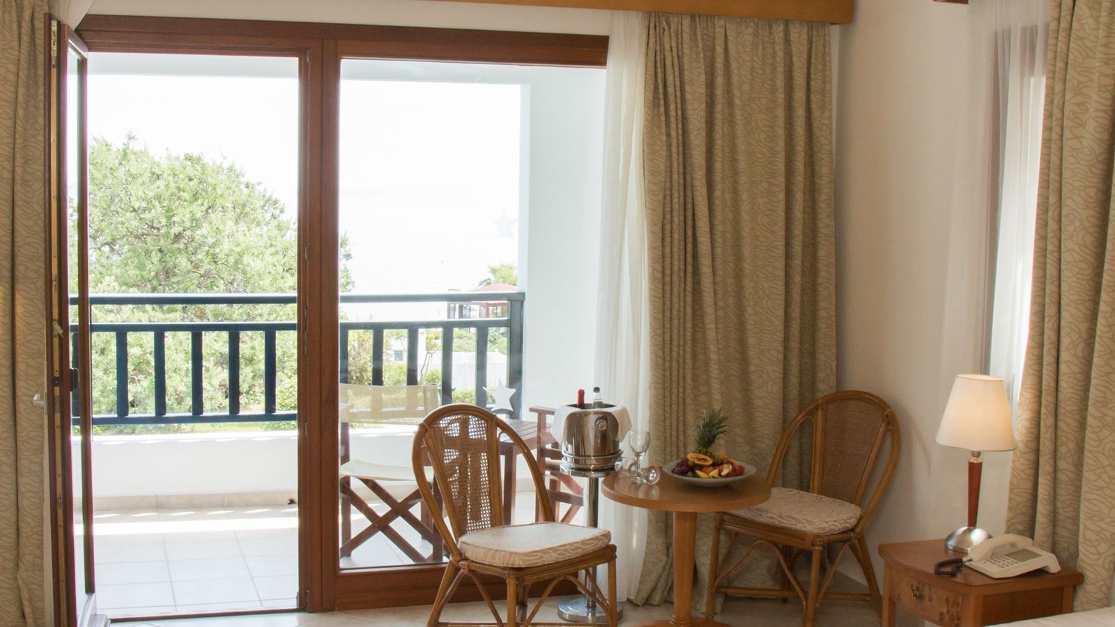 rooms-maisonette-pool-view