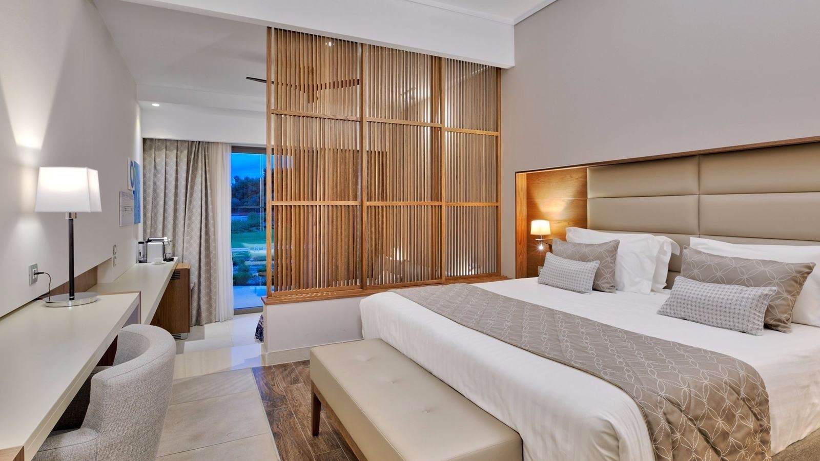 rooms-family-garden-view-room