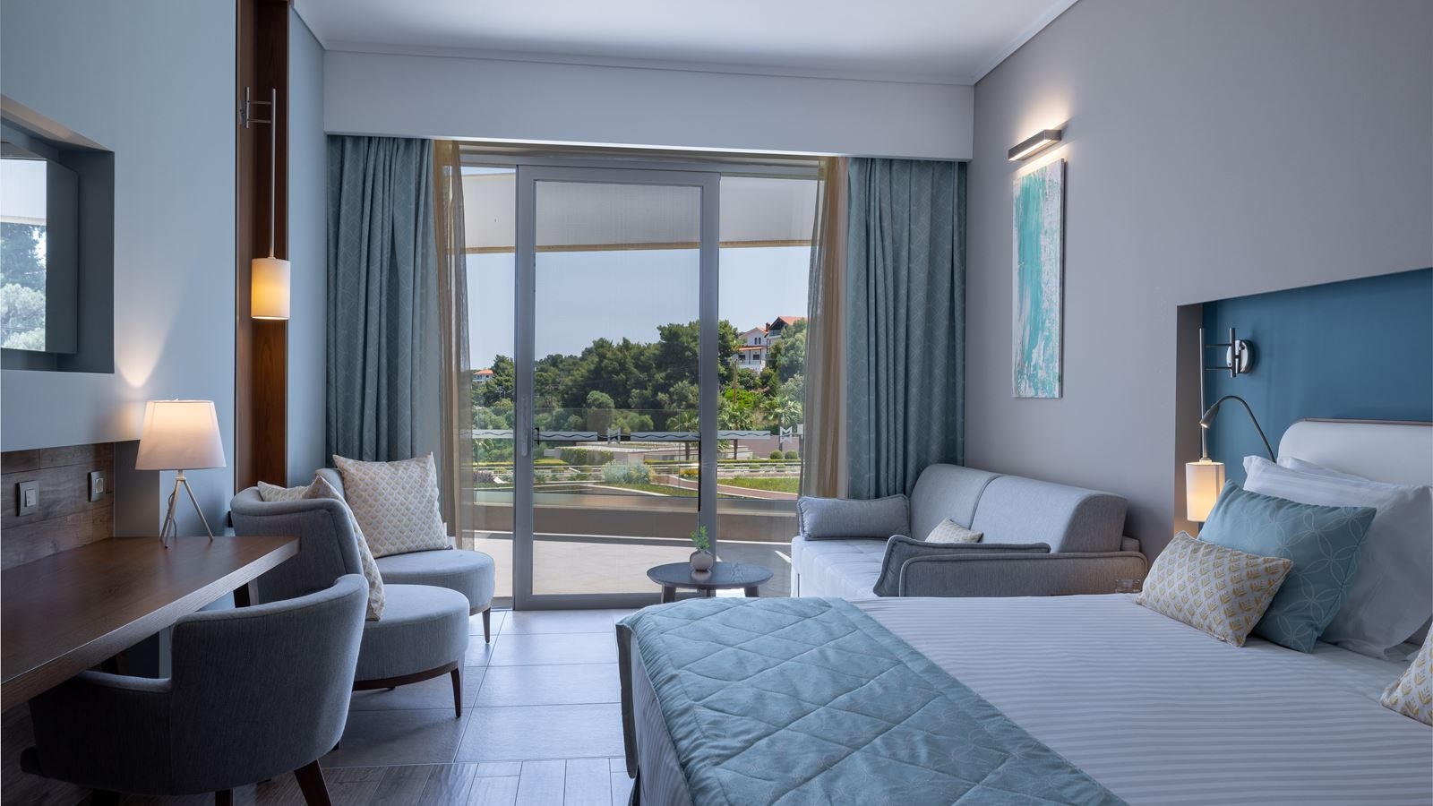 rooms-deluxe-side-sea-view-room